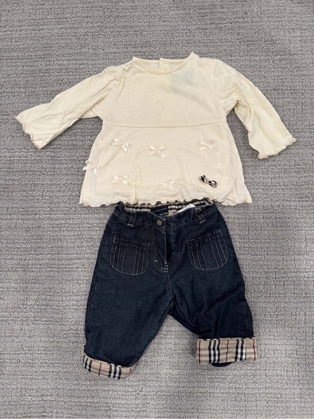 Burberry Cream Bow-Accent Long Sleeve Top & Navy Jeans Set - baby